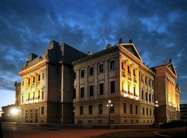 This picture of the seat of Uruguay's Parliament in Montevideo was taken by "Libertinus" and is used courtesy of the Creative Commons Attribution ShareAlike 2.0 License. 